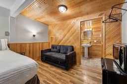 Room 19 – King-Size
