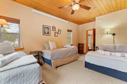 2 bedroom, 2 bathroom, 4 bed, Starlink, Hottub