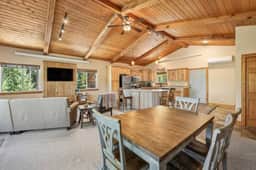 2 bedroom, 2 bathroom, 4 bed, Starlink, Hottub
