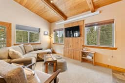 2 bedroom, 2 bathroom, 4 bed, Starlink, Hottub