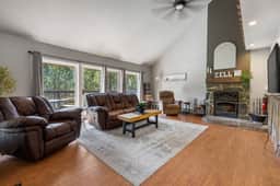 Forest Cabin, Hottub, 7 beds,
