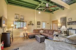 13 beds, Hot tub, flat parking, Terry Peak! - Image 2