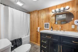 The Pondo: Room 20 – Spacious Stay - Image 2