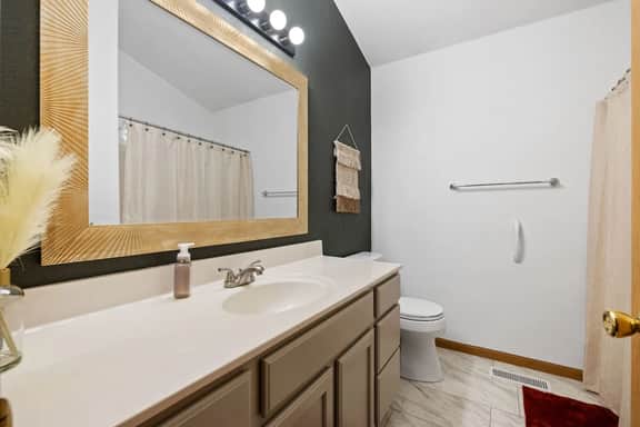 Townhouse, Fenced Yard 2bd 2Bath