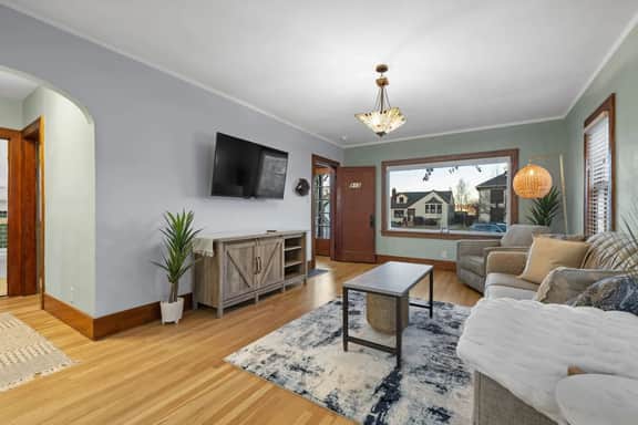 Downtown, 2bedroom, 2 bath, Beautiful Apartment!