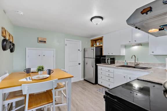 2bedroom 1 bath Fenced Yard