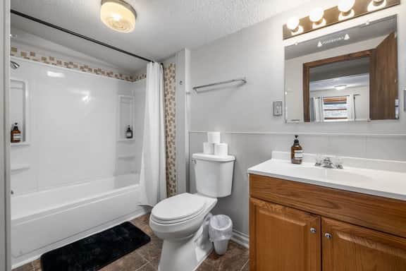 Room 16 – Classic Comfort