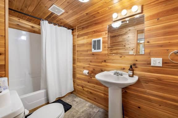 Room 19 – King-Size