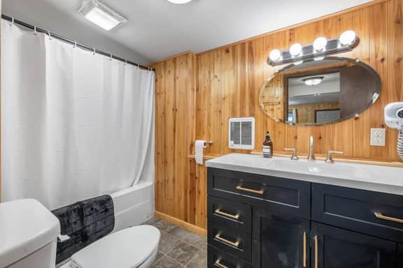 The Pondo: Room 20 – Spacious Stay