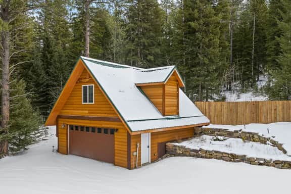 Studio, secluded, HOT TUB, Couples Perfect Getaway