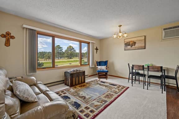 Cozy Nemo Road Retreat 3 bed fenced yard