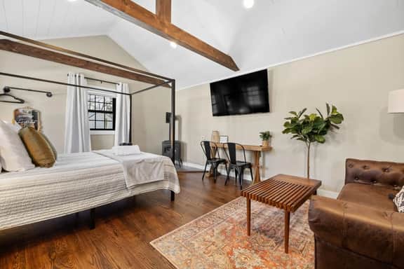 Cottage 10-Modern Farmhouse