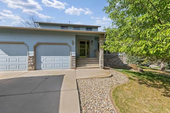 Heated pool, views, chef's kitchen, 3 levels