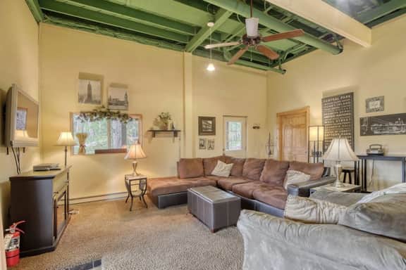 13 beds, Hot tub, flat parking, Terry Peak! - Image 2