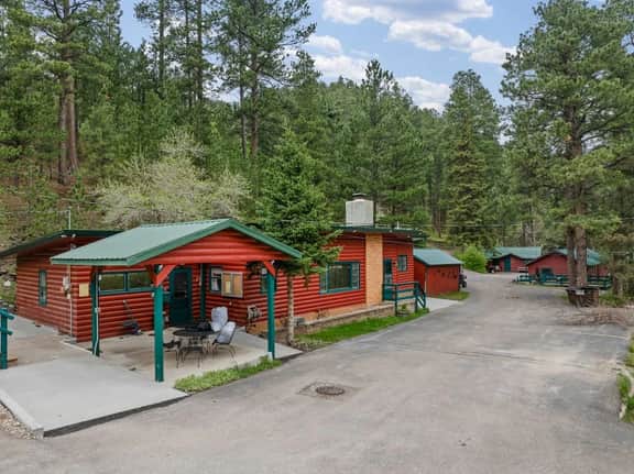 The Pondo: Cabin 1, 2 bedroom, 2 bed, kitchen - Image 2