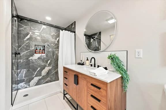 Boutique Studio Cabin · Hot Tub & Creek Access - Image 5