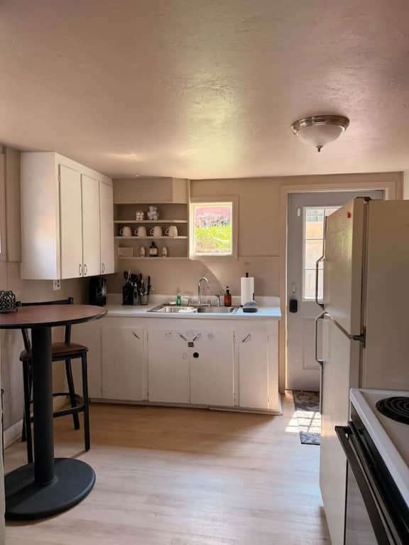 2 bedroom, walk in shower, minisplit AC/heat - Image 2