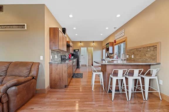 Large Group Cabin, Hot Tub, Lots of Flat Parking - Image 3