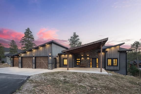 Sleeps 14, Hot tub, OutdoorFireTable, HeatedGarage