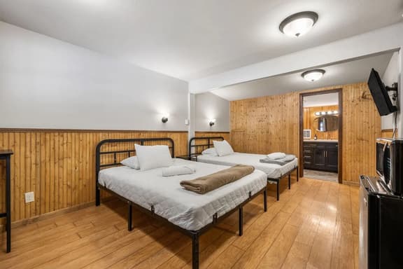 The Pondo: Room 20 – Spacious Stay