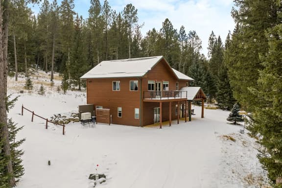 Cozy Cabin: Private Hot Tub, Starlink & Nature
