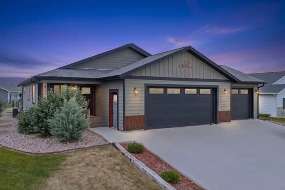3BR 2BA, Spearfish Retreat, Deck & Fenced Yard - Image 1